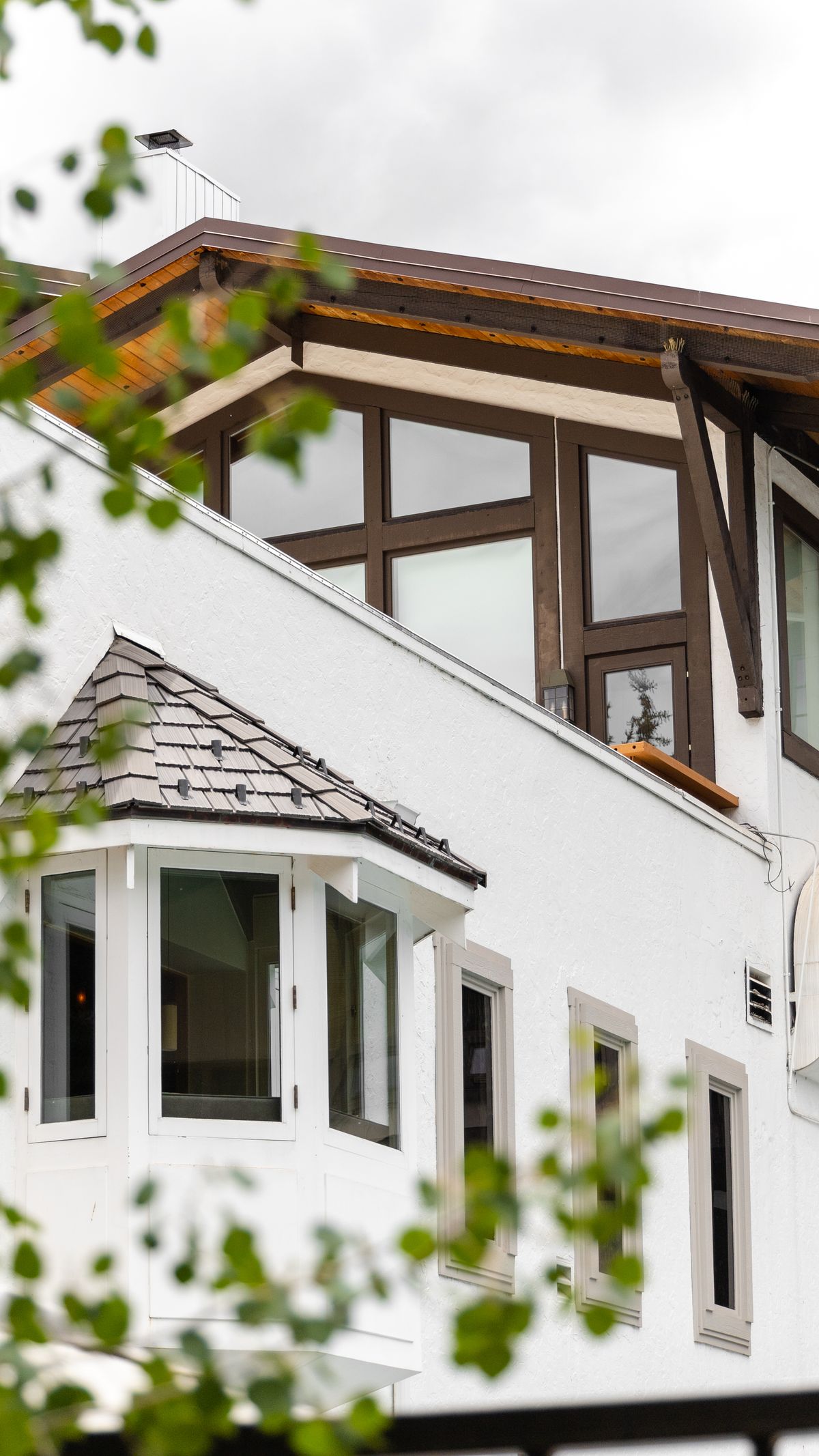 Modern white exterior with large windows — Simple material junctions