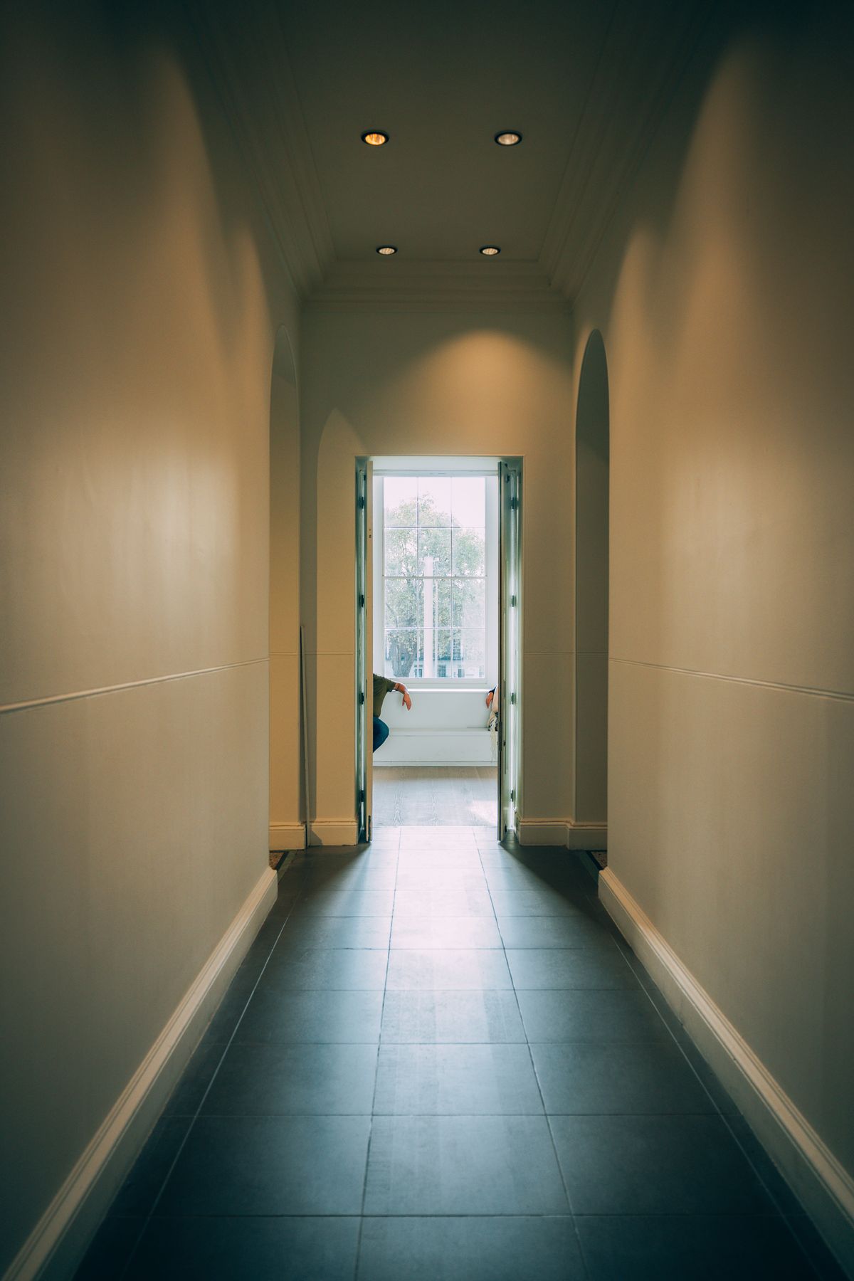 London narrow hallway — Long, light-filled circulation
