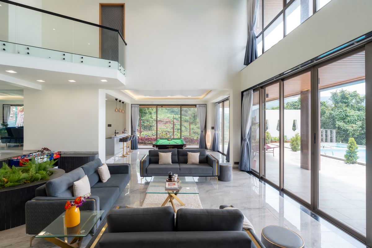 Living room behind wide glass — Wall-to-wall glazing