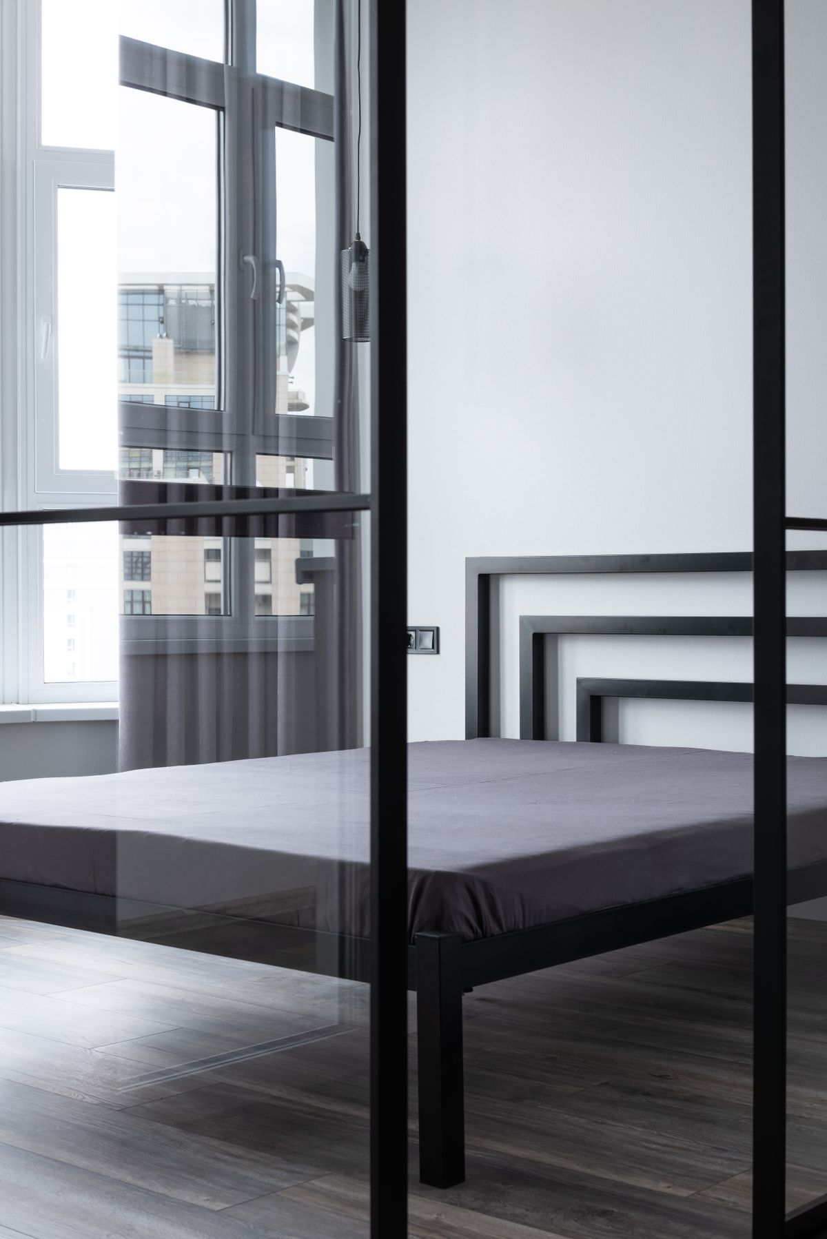 Bedroom with glass partition — Bedroom with glazed outlook