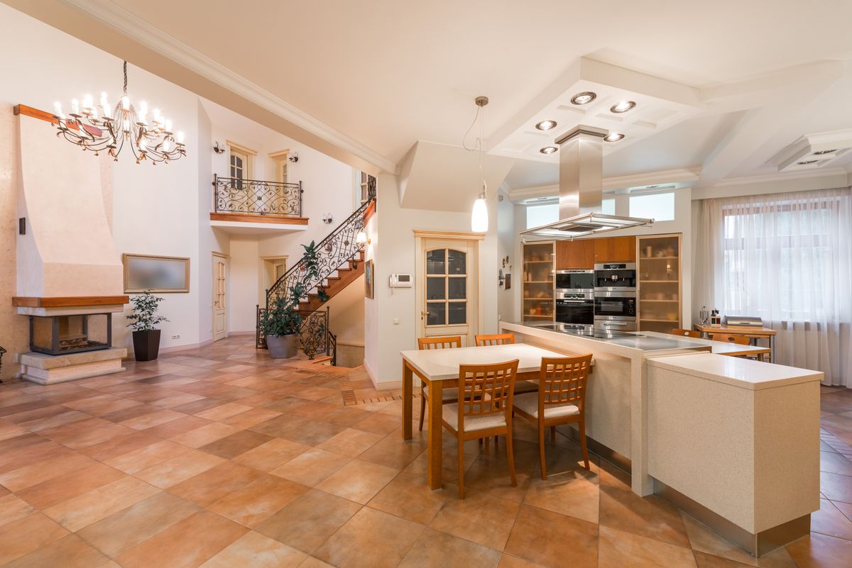Living room adjoining kitchen — Living and kitchen connection